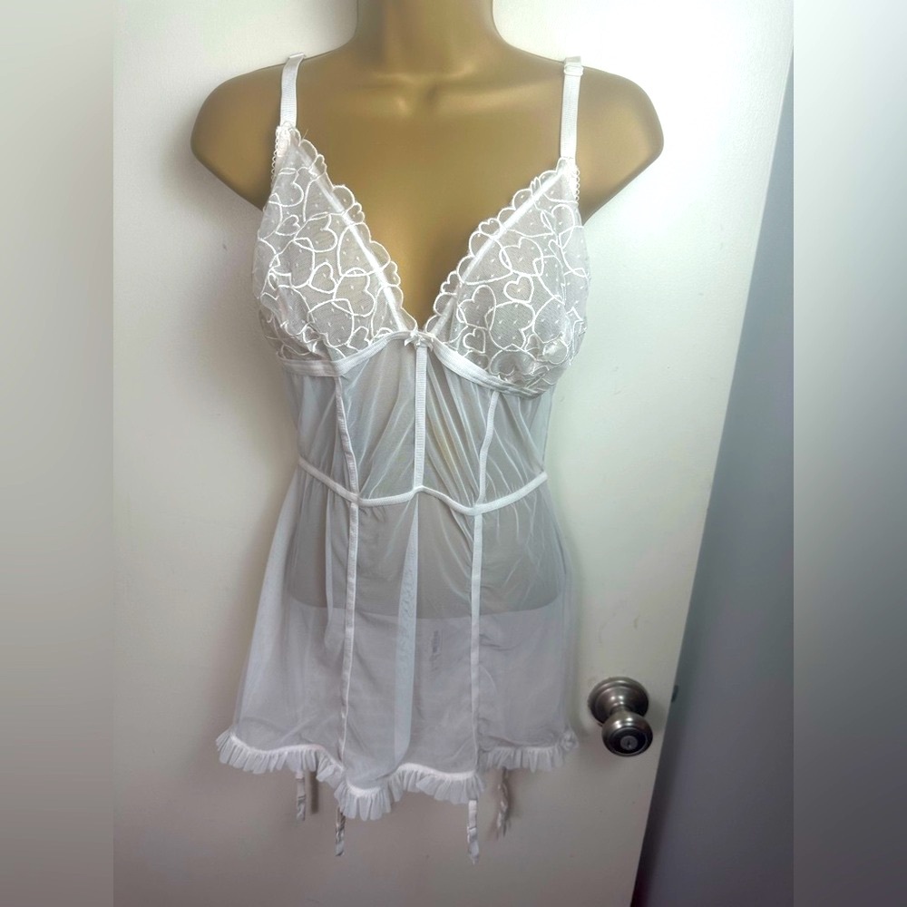 Victoria’s Secret White Embroidered Heart RuffleTiered GarterStraps Teddy NWT XL